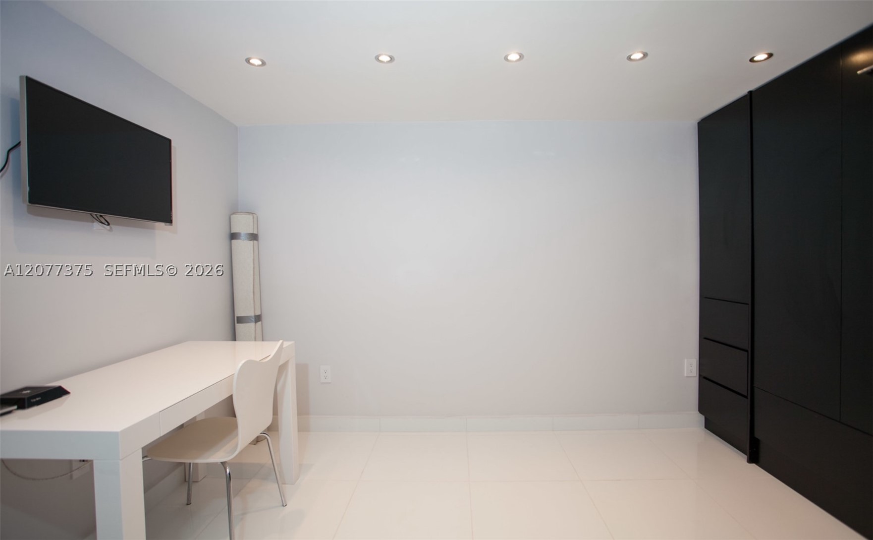 400 S Pointe Dr #1906 Miami Beach, FL 33139