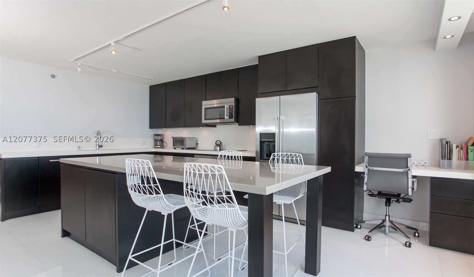 400 S Pointe Dr #1906 Miami Beach, FL 33139
