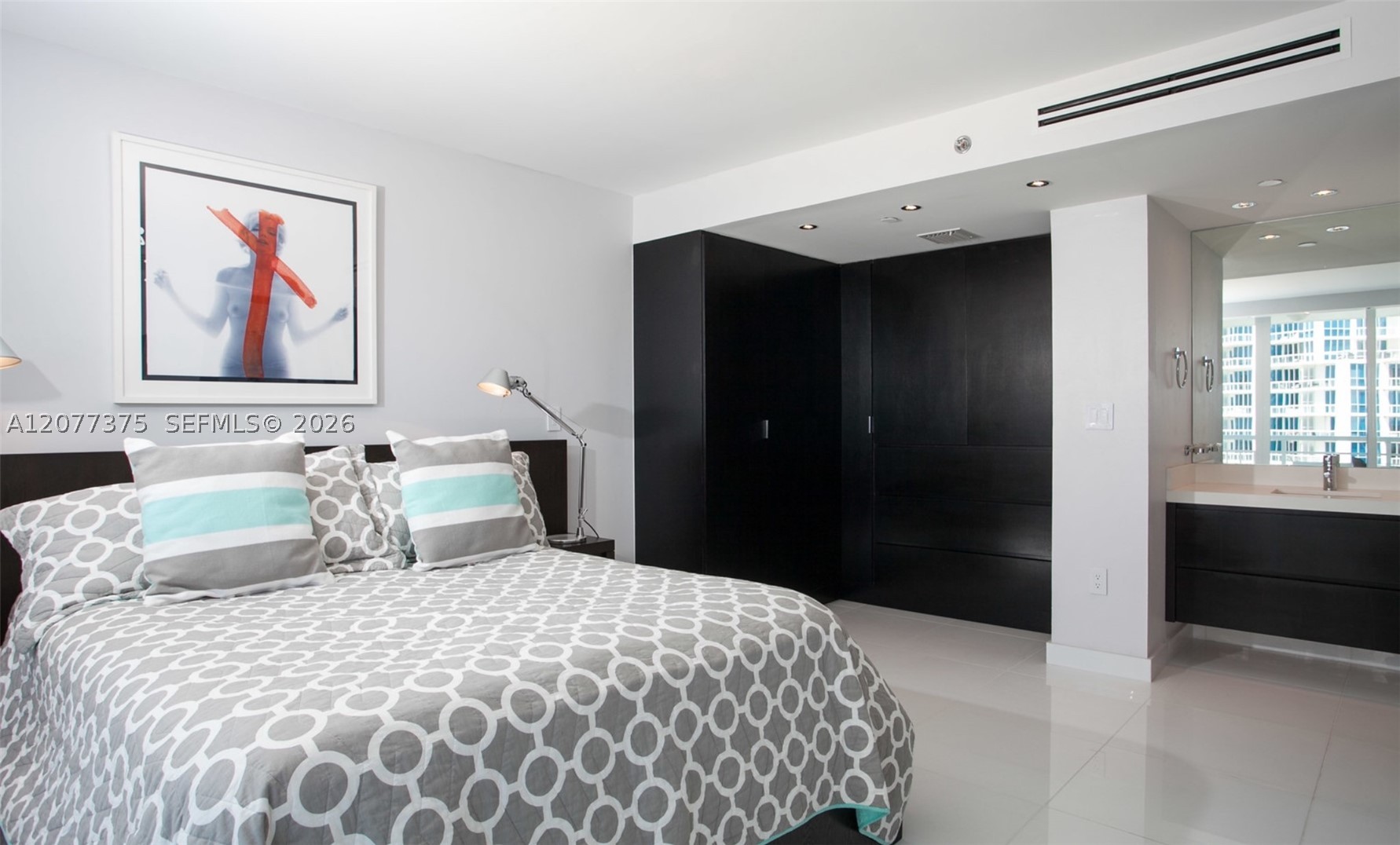 400 S Pointe Dr #1906 Miami Beach, FL 33139