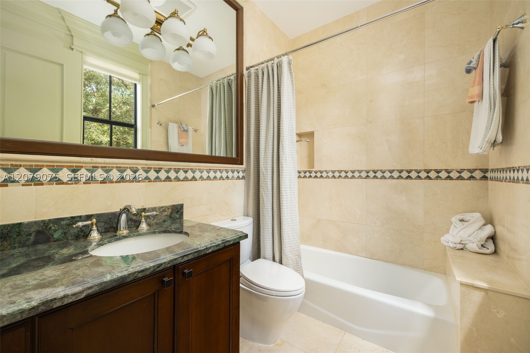 3740 Irvington Ave Coconut Grove, FL 33133