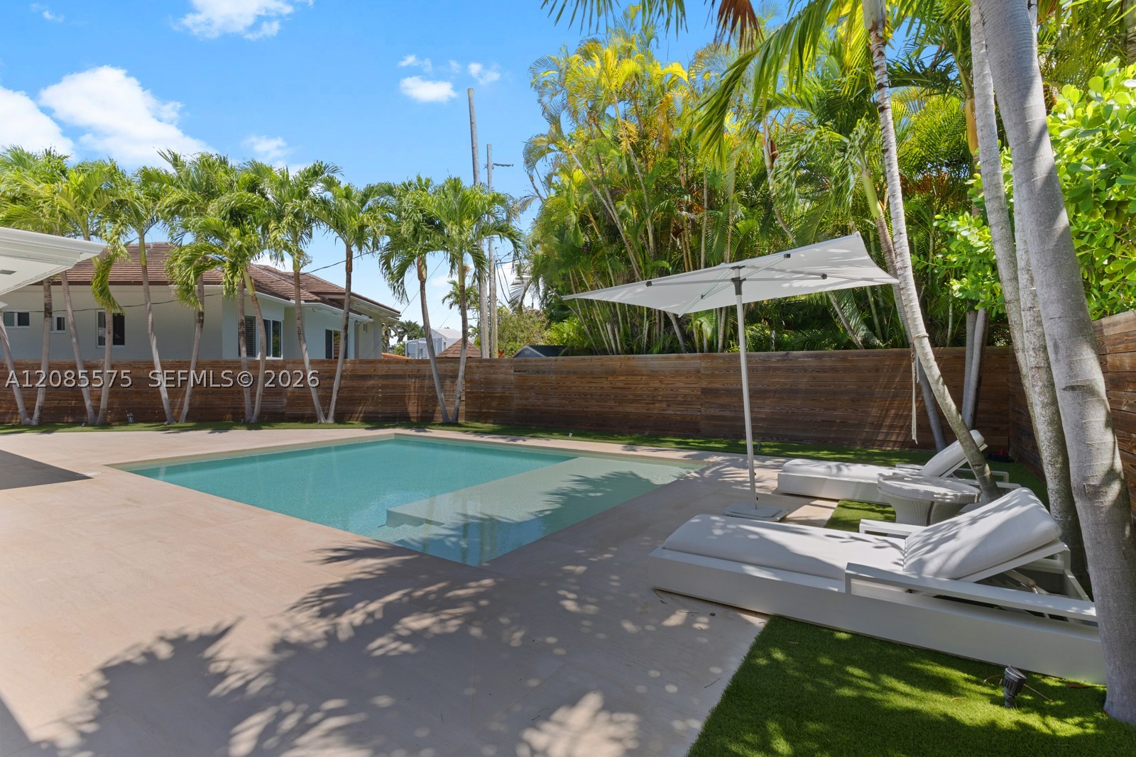755 Curtiswood Dr Key Biscayne, FL 33149