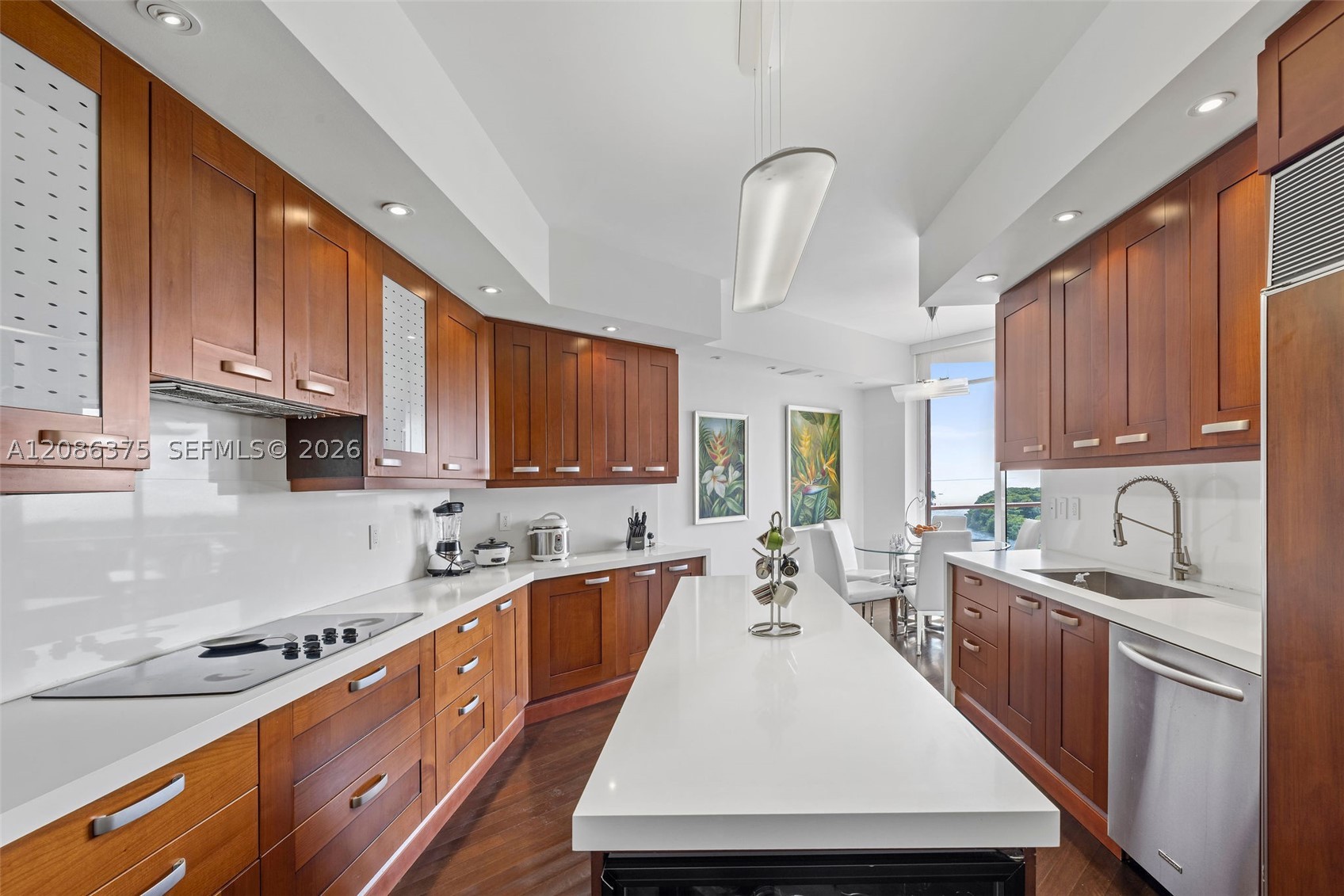 60 Edgewater Dr #9D Coral Gables, FL 33133