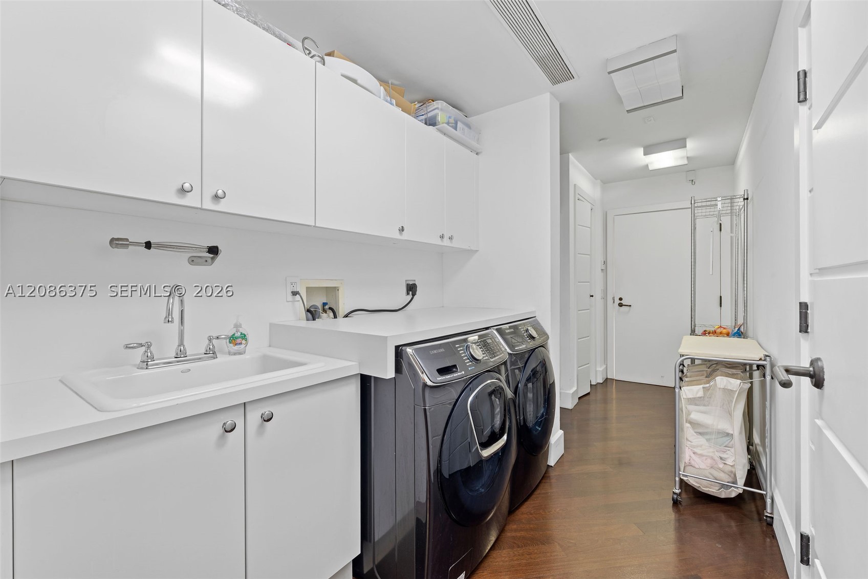 60 Edgewater Dr #9D Coral Gables, FL 33133