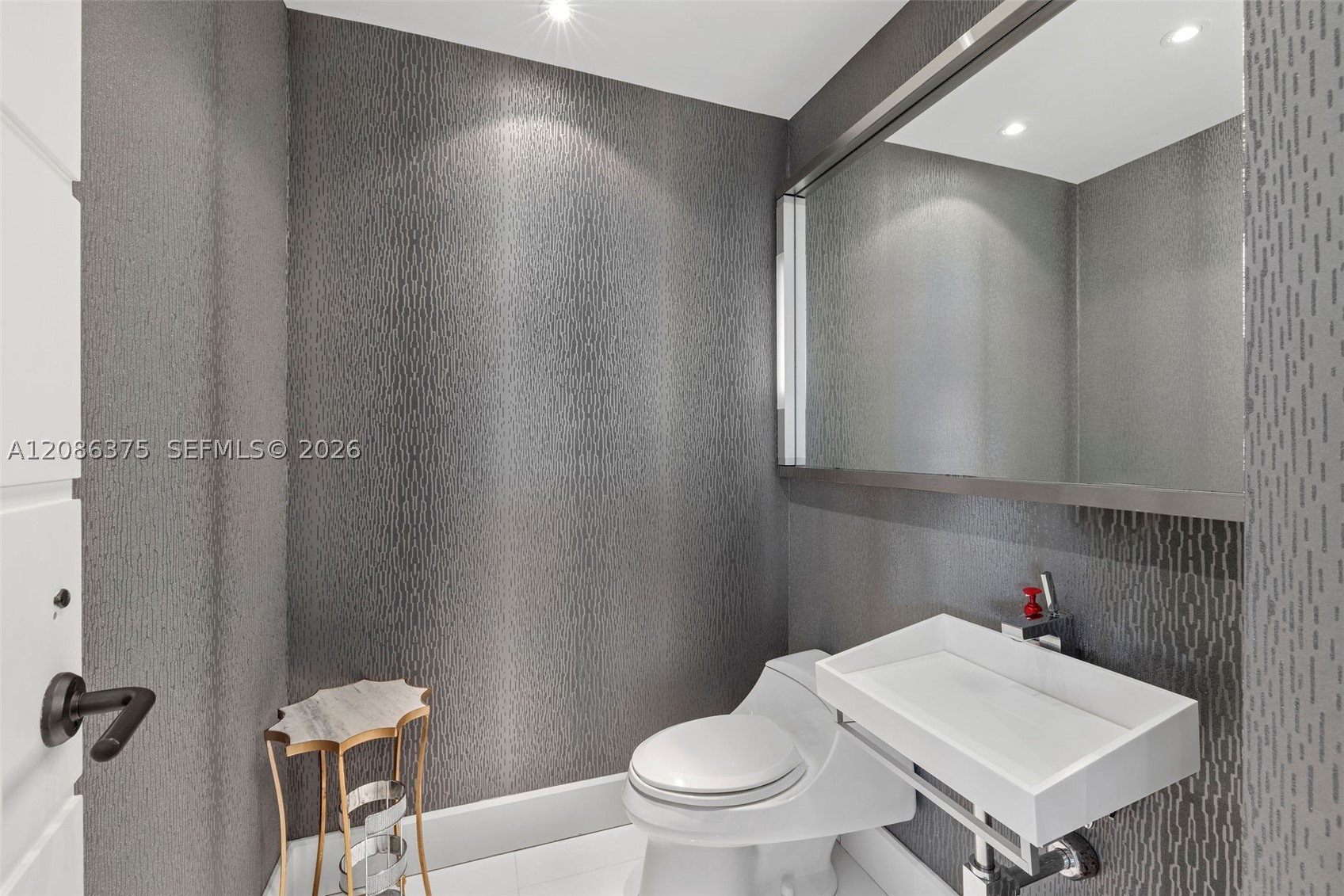 60 Edgewater Dr #9D Coral Gables, FL 33133