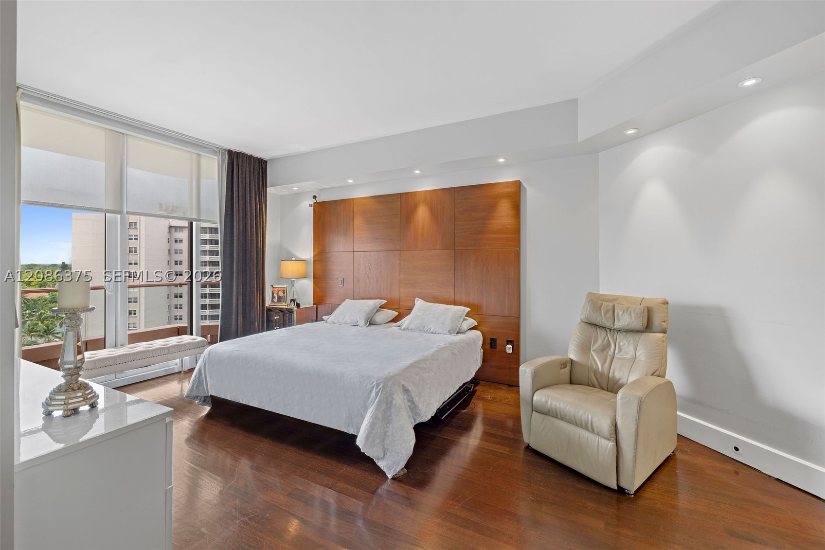 60 Edgewater Dr #9D Coral Gables, FL 33133