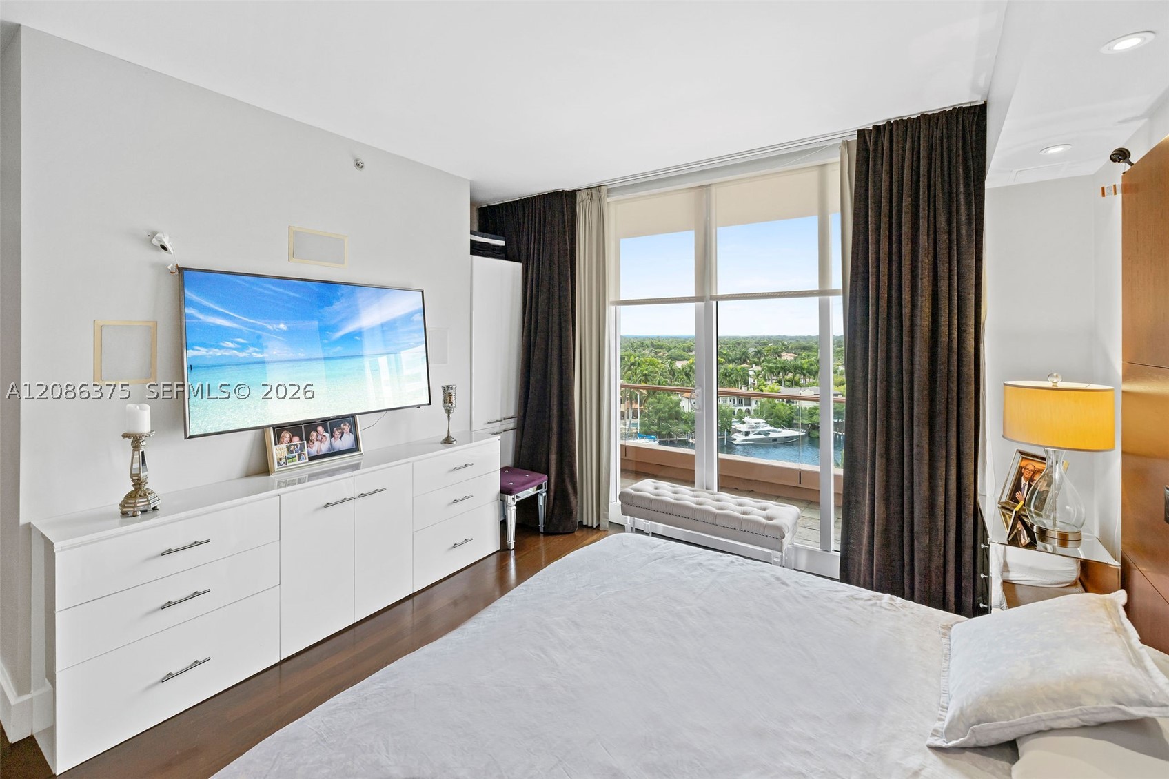 60 Edgewater Dr #9D Coral Gables, FL 33133