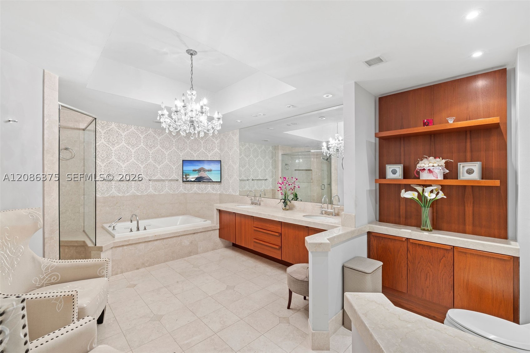 60 Edgewater Dr #9D Coral Gables, FL 33133