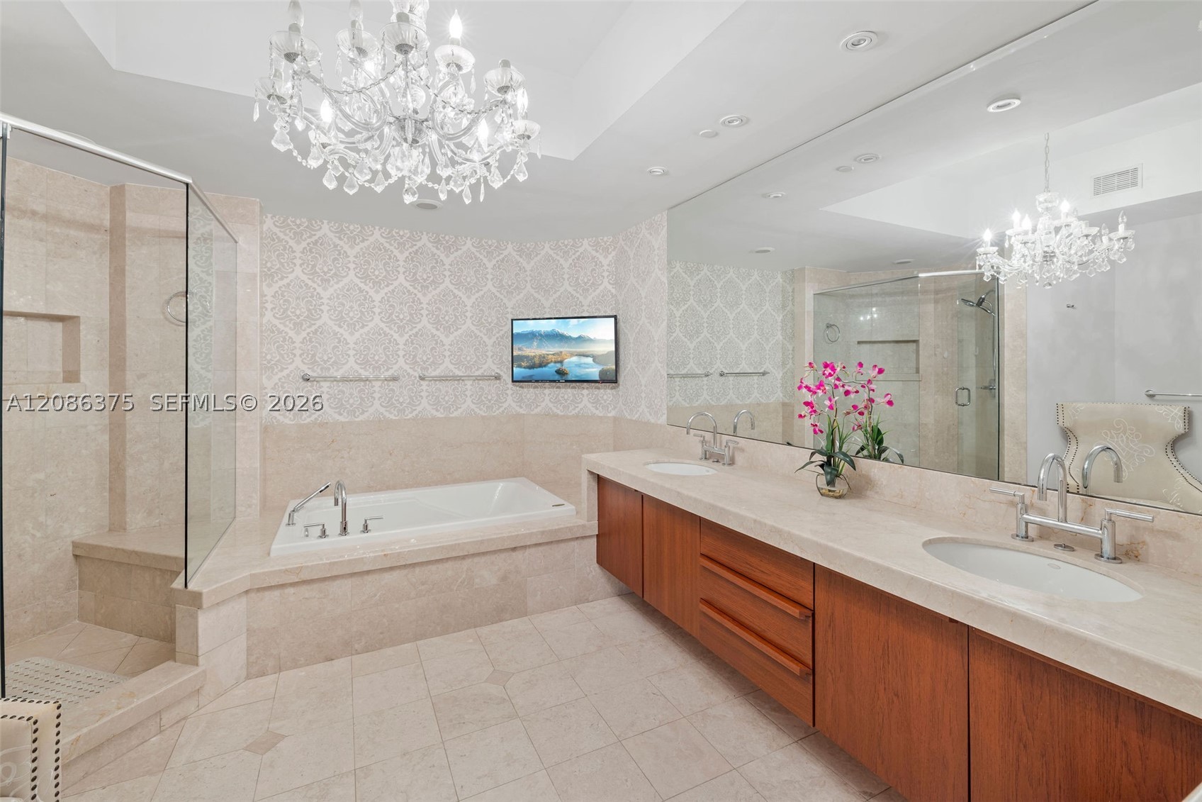 60 Edgewater Dr #9D Coral Gables, FL 33133