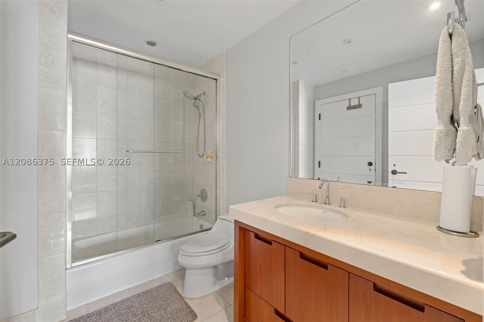 60 Edgewater Dr #9D Coral Gables, FL 33133