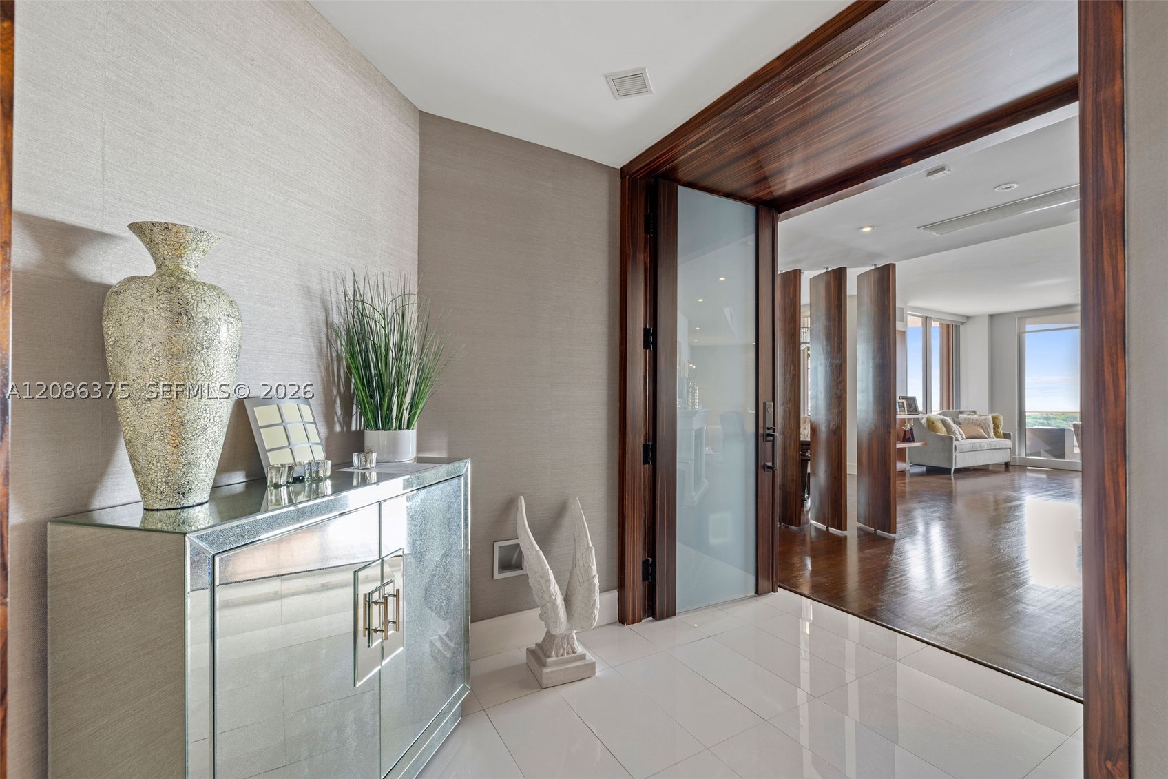 60 Edgewater Dr #9D Coral Gables, FL 33133
