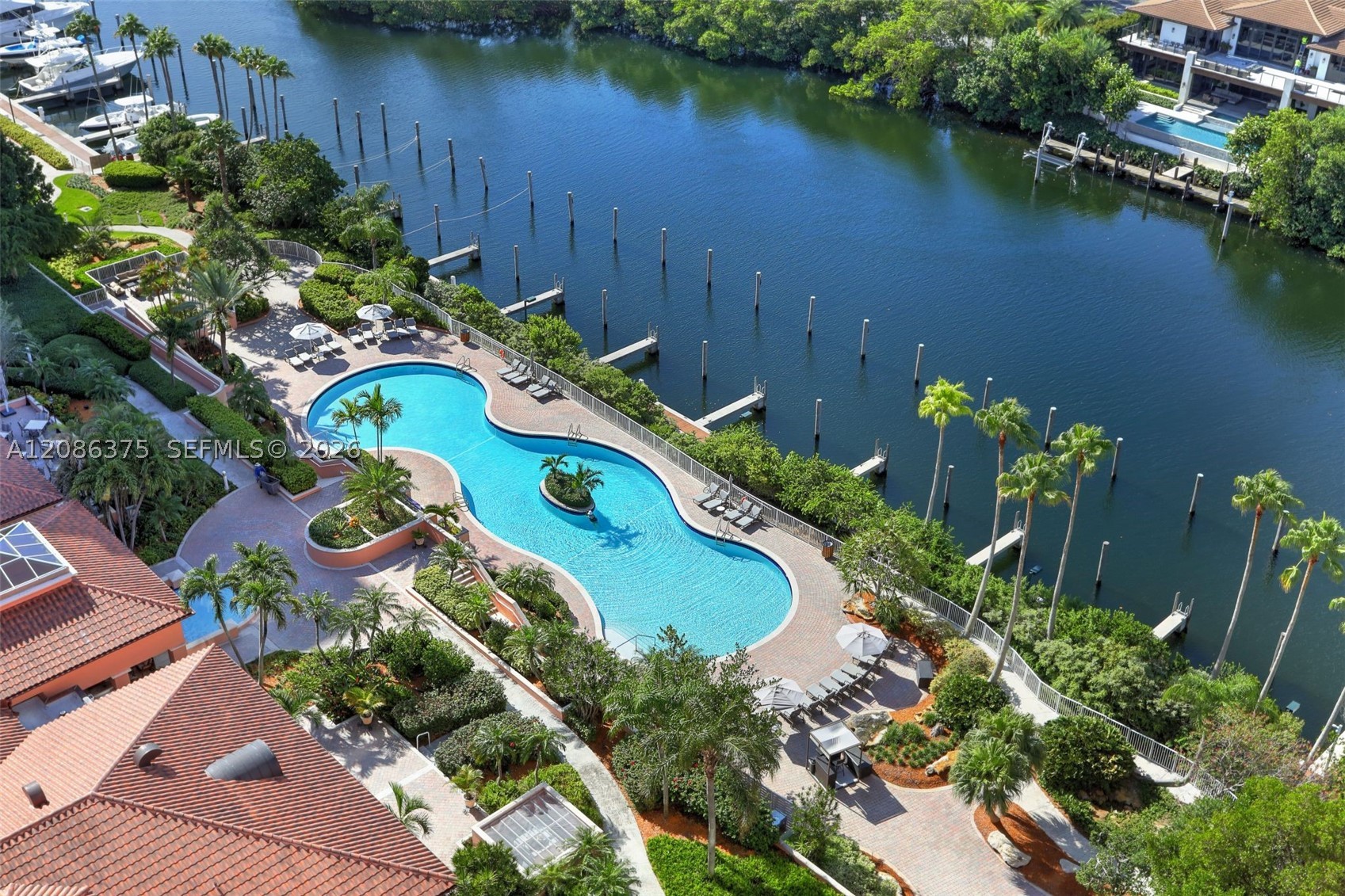 60 Edgewater Dr #9D Coral Gables, FL 33133