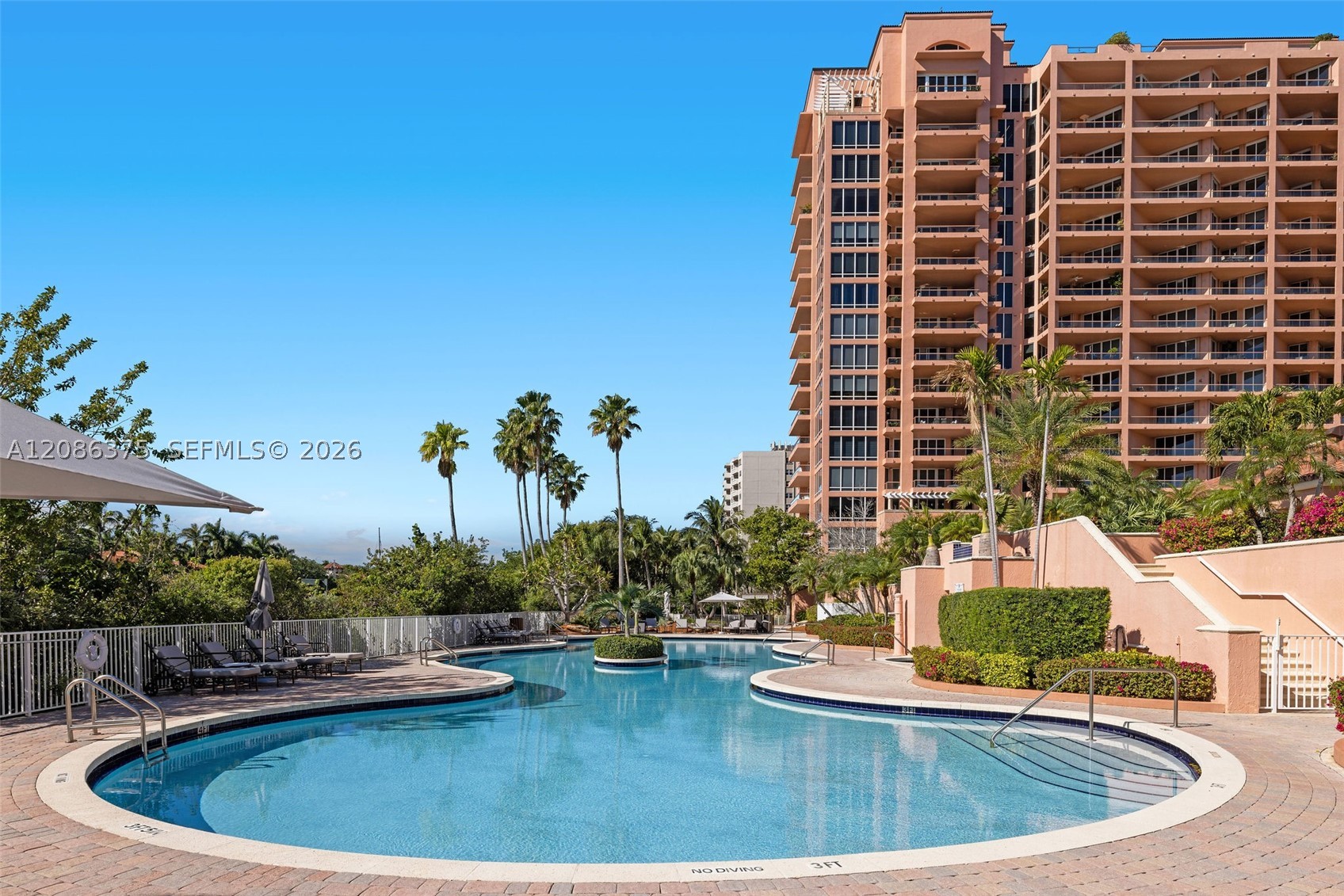 60 Edgewater Dr #9D Coral Gables, FL 33133