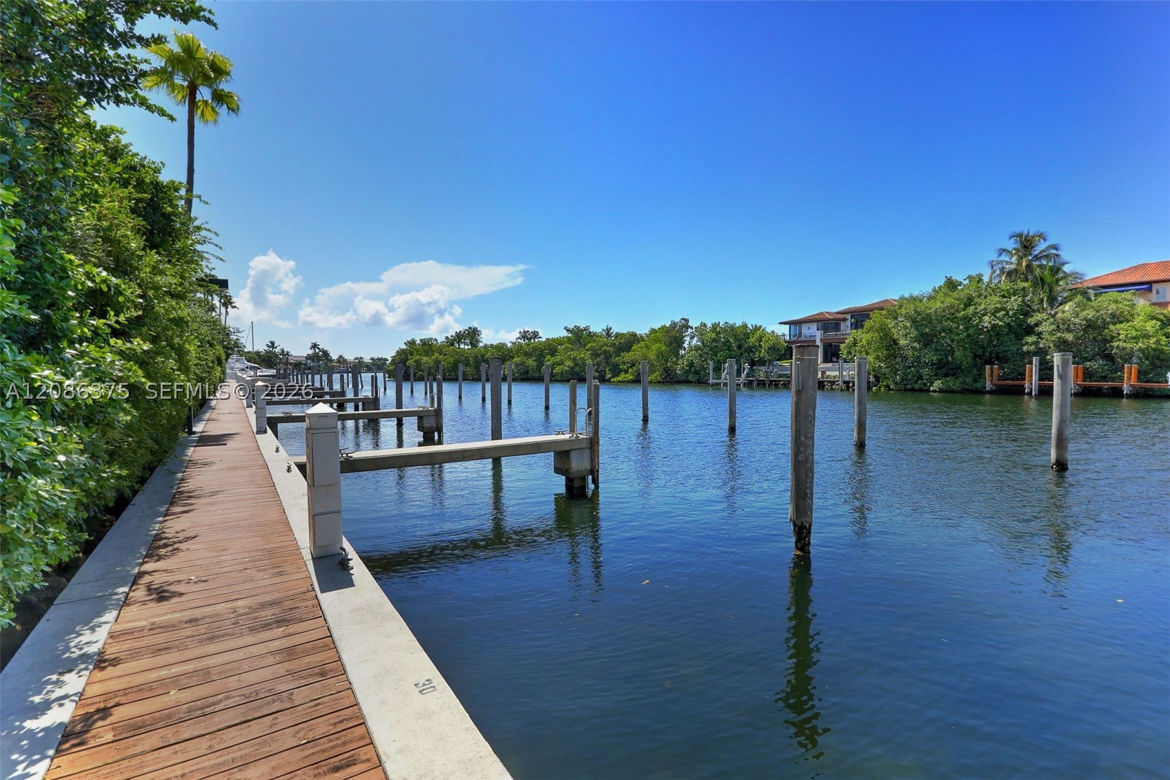 60 Edgewater Dr #9D Coral Gables, FL 33133