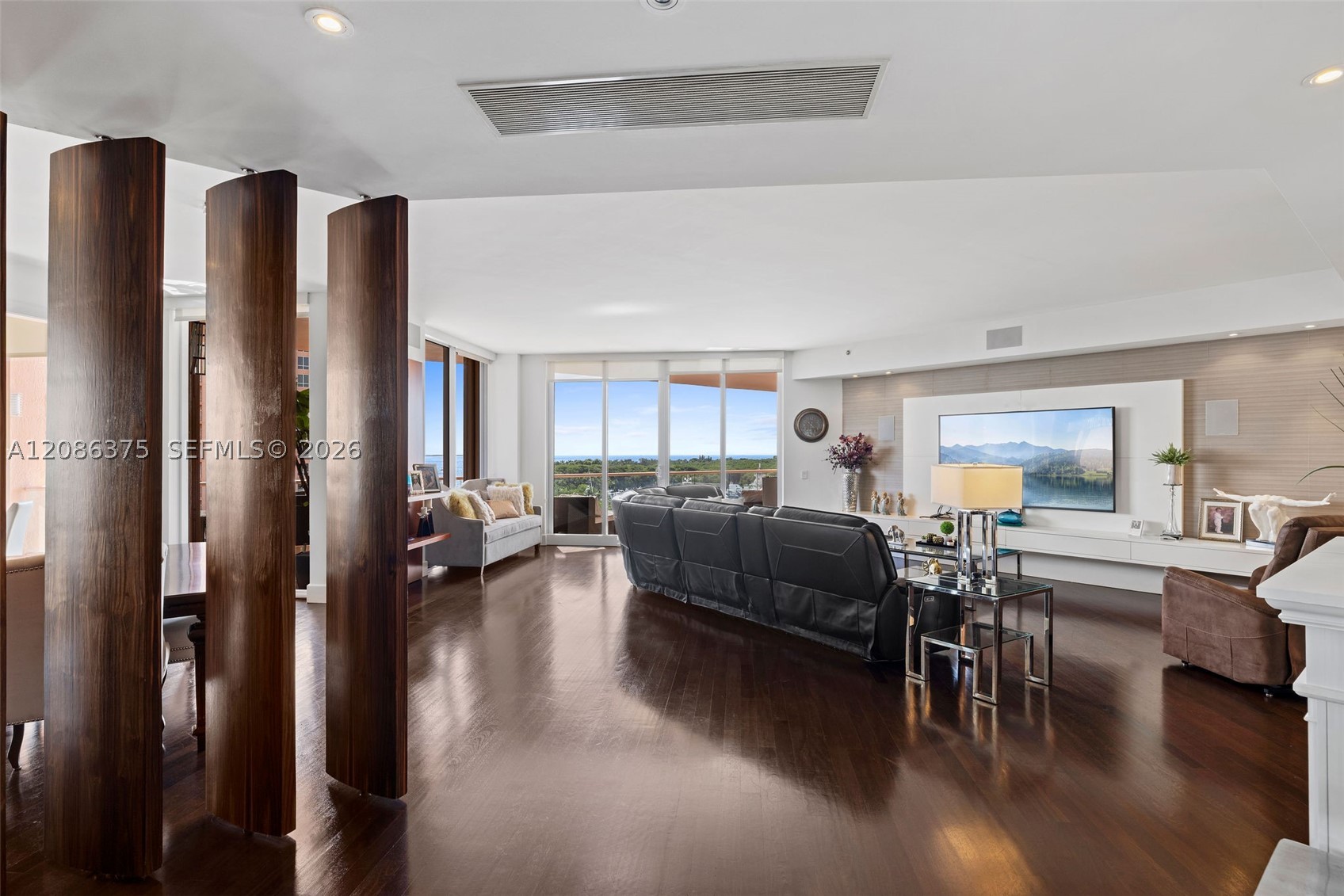 60 Edgewater Dr #9D Coral Gables, FL 33133