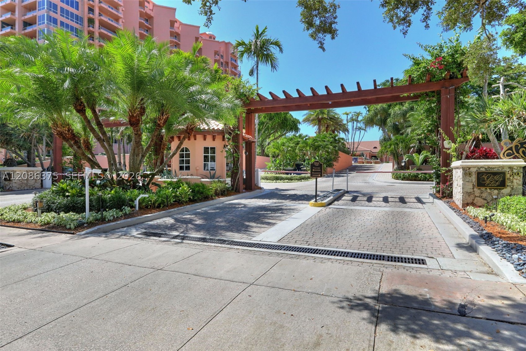 60 Edgewater Dr #9D Coral Gables, FL 33133