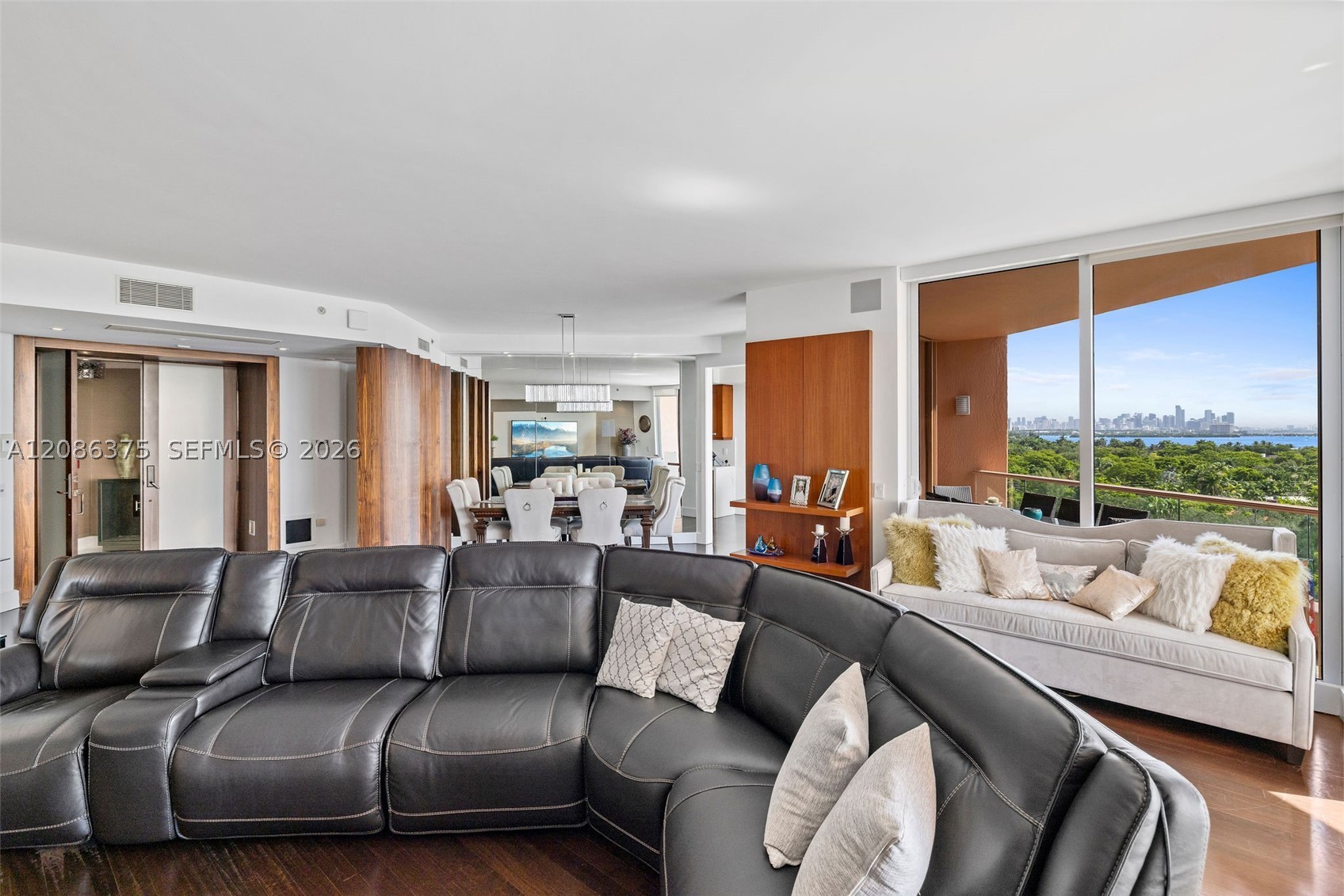 60 Edgewater Dr #9D Coral Gables, FL 33133