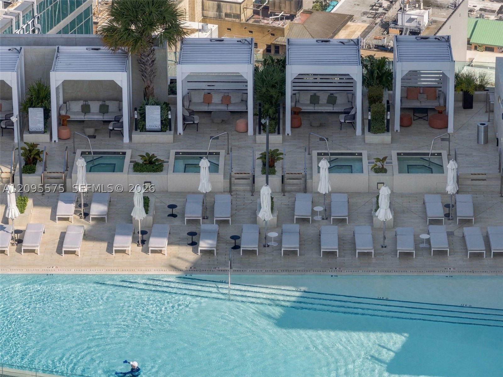 image Aston Martin Residences32