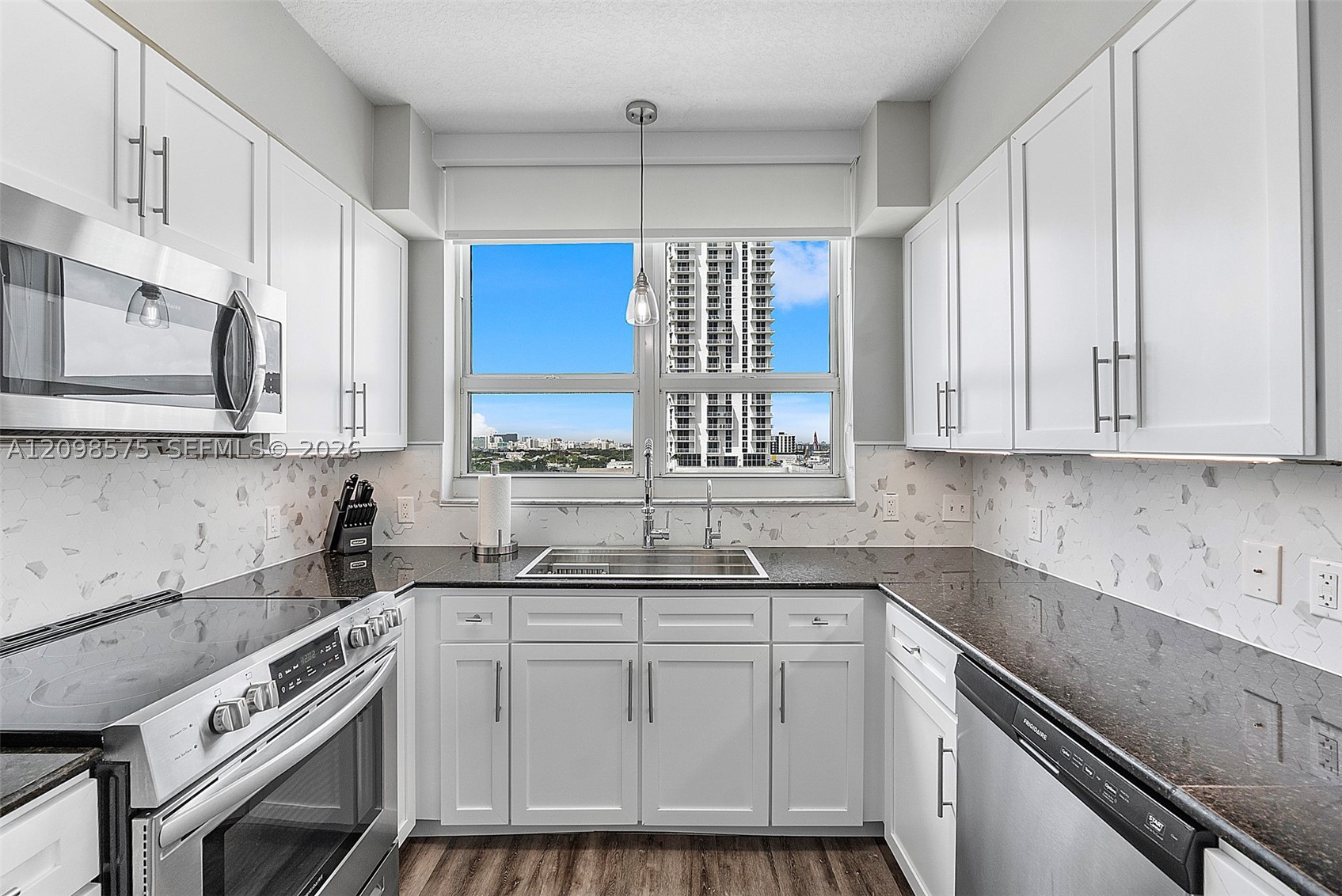image Cite on the Bay East6