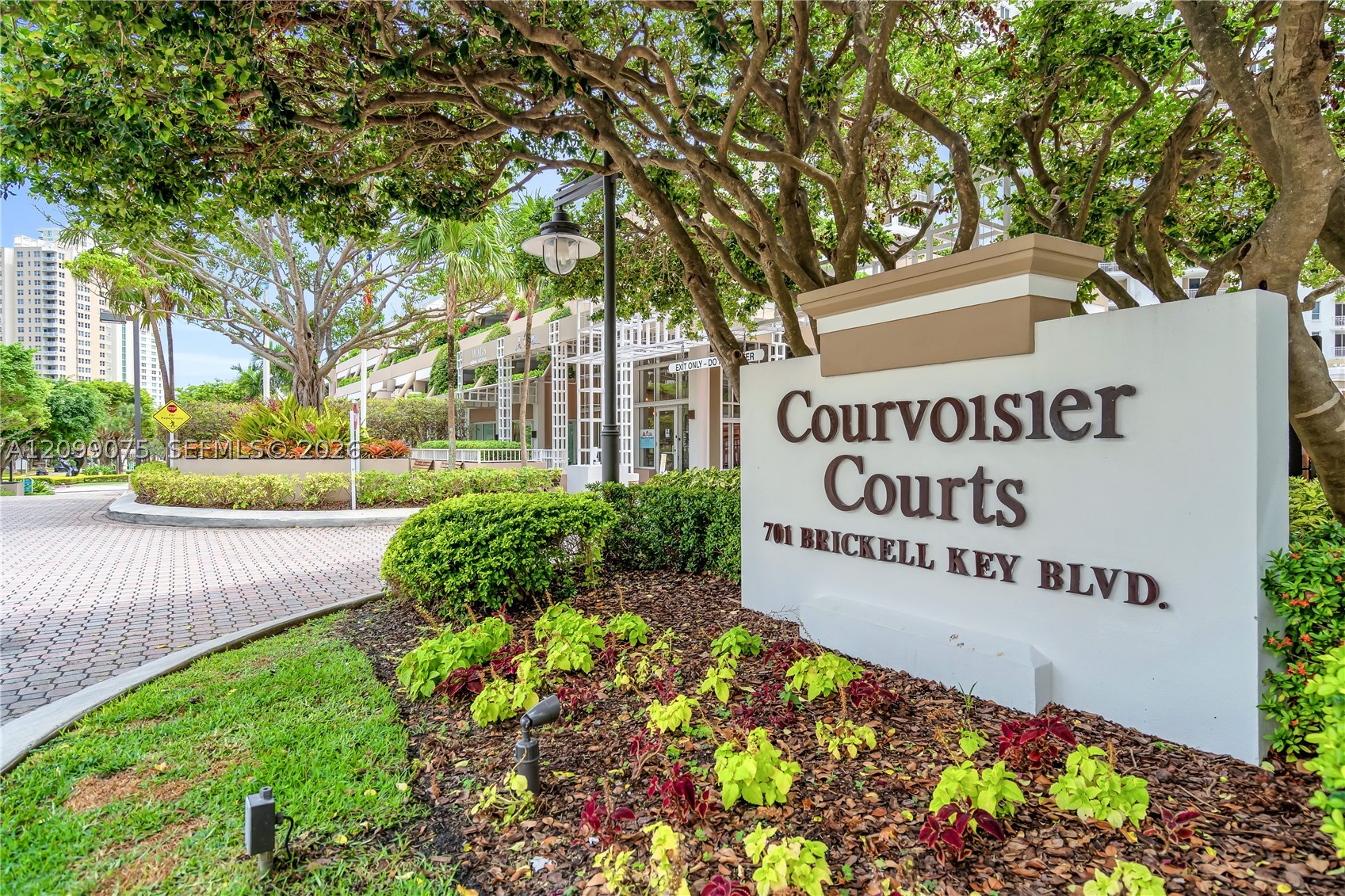 image Courvoisier Courts28