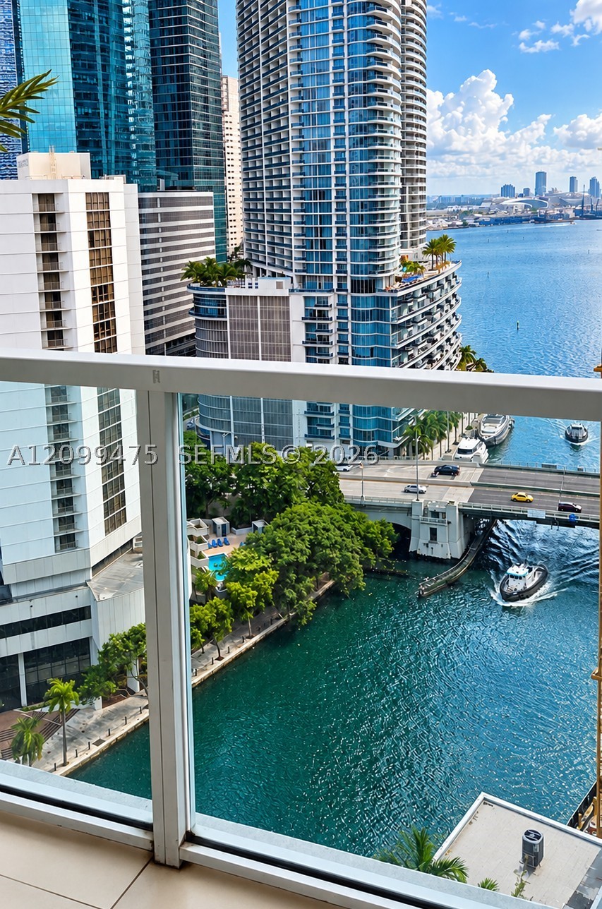 image Brickell on the River North2