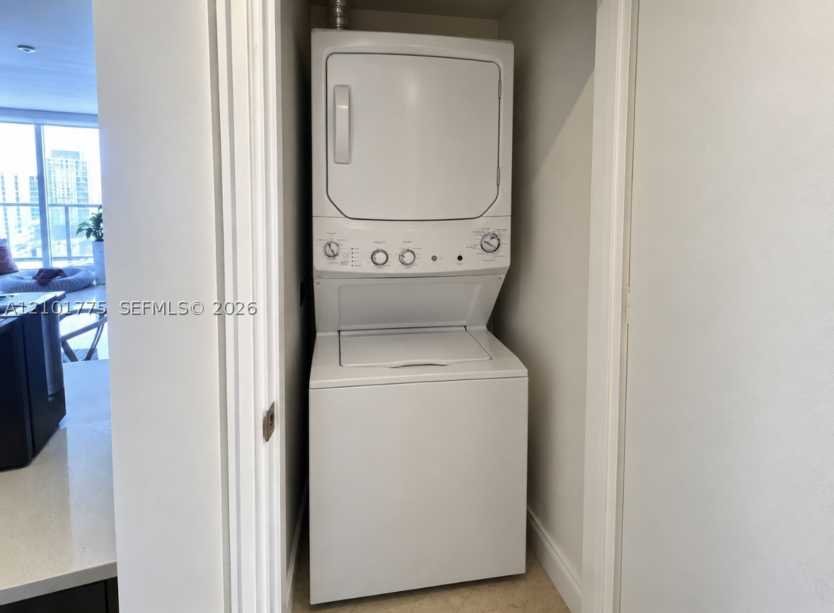 image 500 Brickell East17