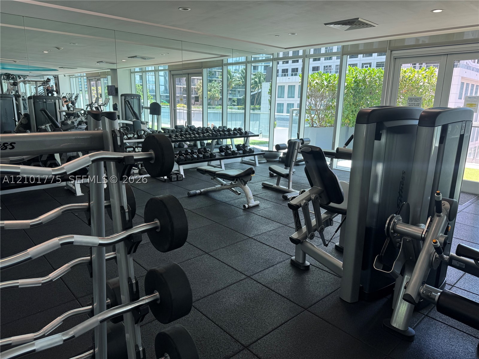 image 500 Brickell East25