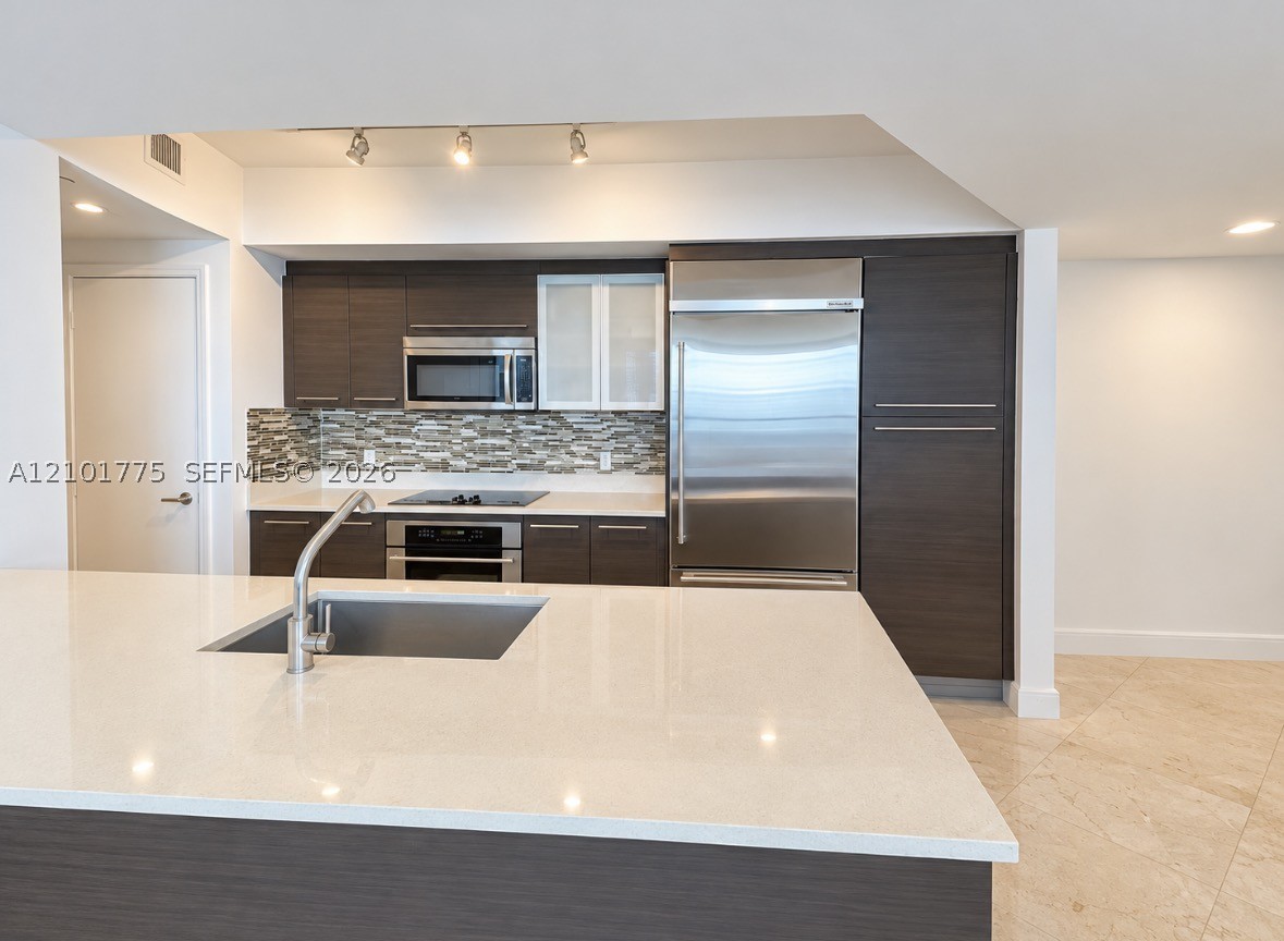 image 500 Brickell East4