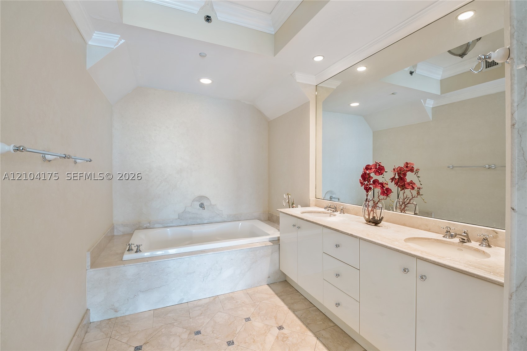 100 S Pointe Dr #2902 Miami Beach, FL 33139
