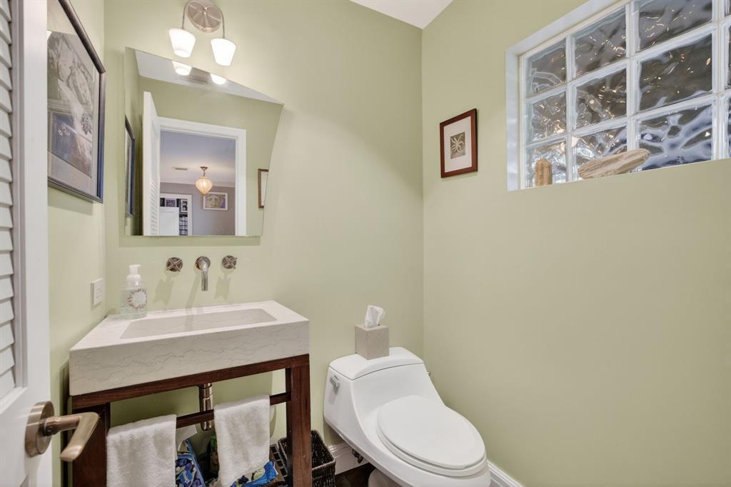 210 Washingtonia Fort Lauderdale, FL 33308