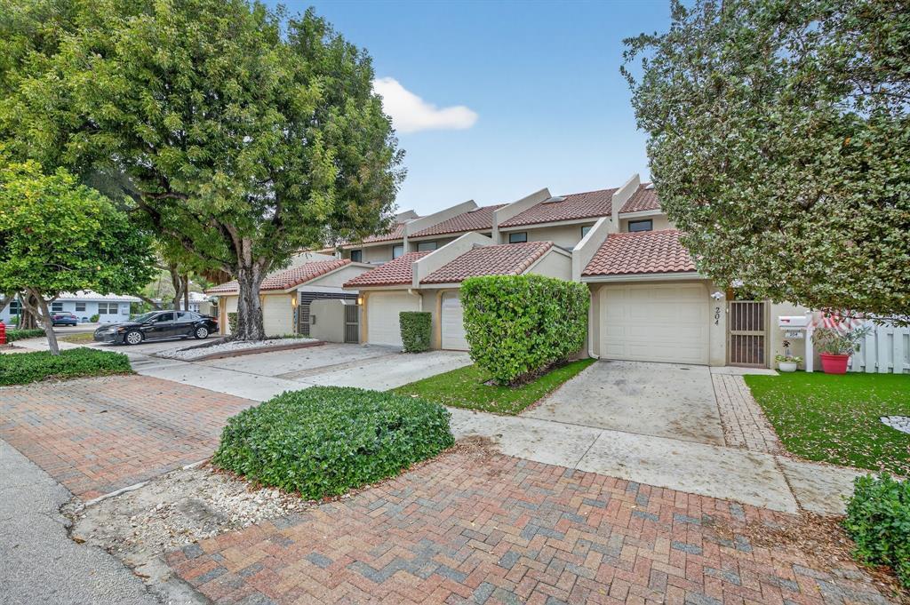 210 Washingtonia Fort Lauderdale, FL 33308