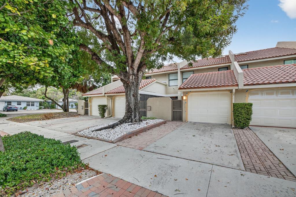 210 Washingtonia Fort Lauderdale, FL 33308