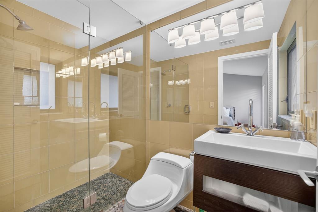 210 Washingtonia Fort Lauderdale, FL 33308