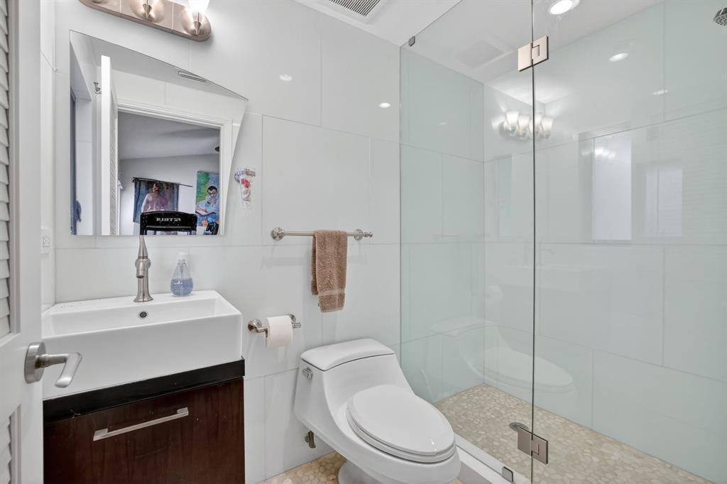 210 Washingtonia Fort Lauderdale, FL 33308