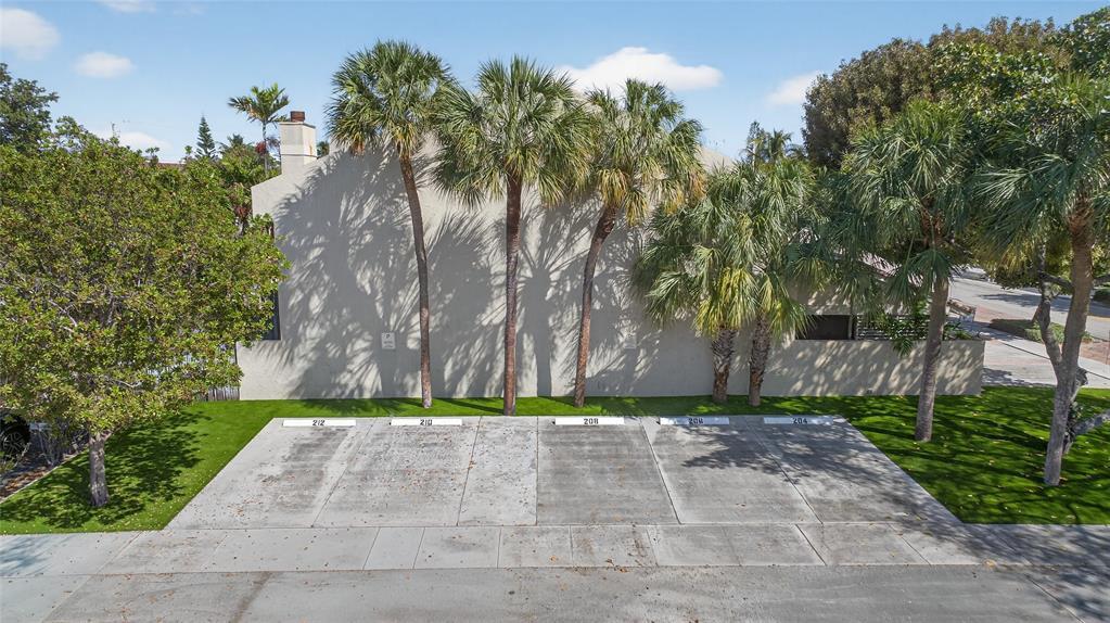 210 Washingtonia Fort Lauderdale, FL 33308