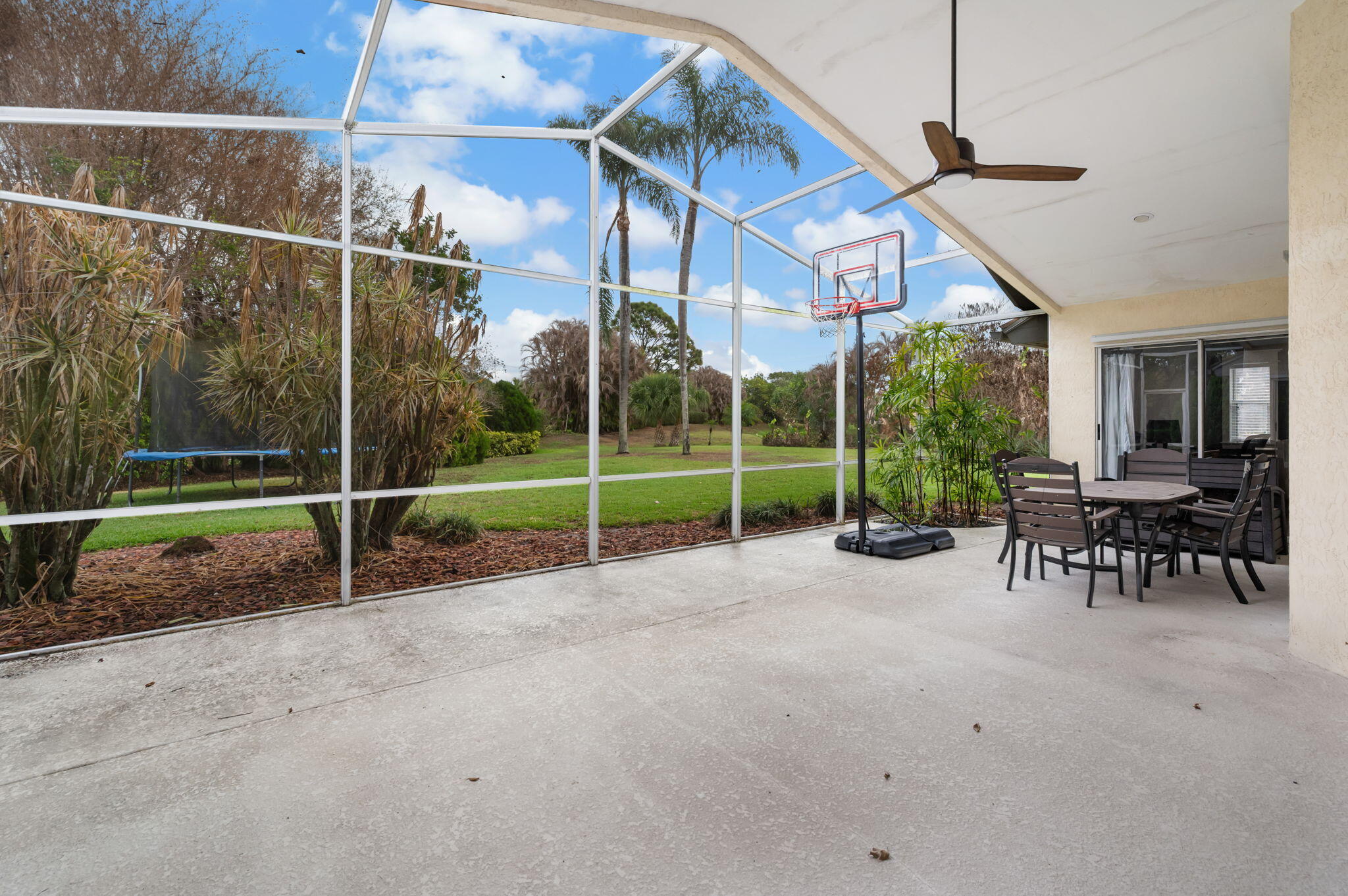 407 SW Locust Port St Lucie, FL 34986