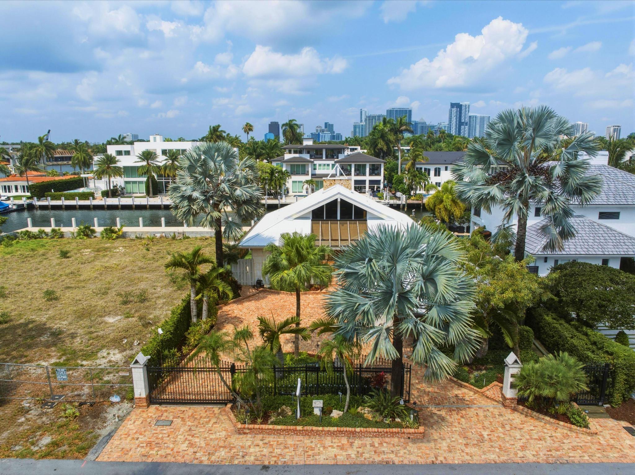 449 Bontona Fort Lauderdale, FL 33301