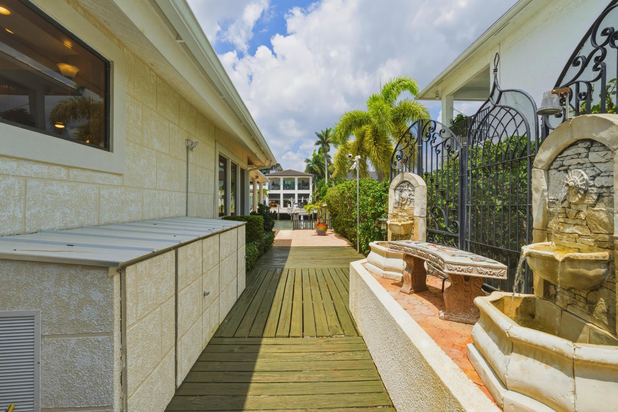 449 Bontona Fort Lauderdale, FL 33301