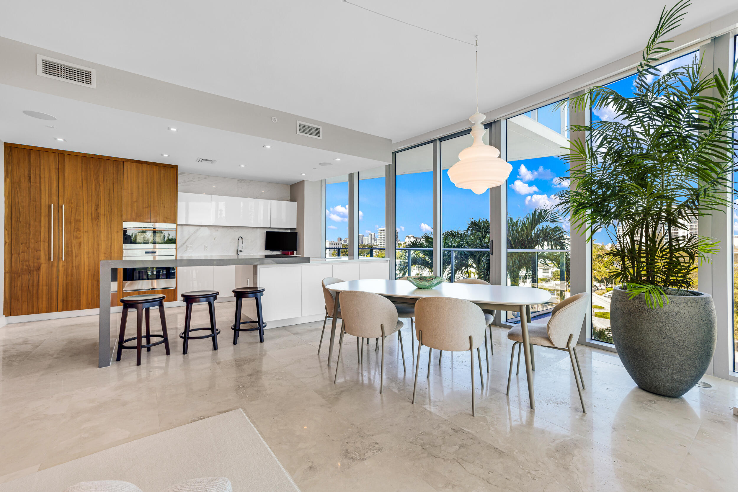 701 N Fort Lauderdale Bch #406 Fort Lauderdale, FL 33304