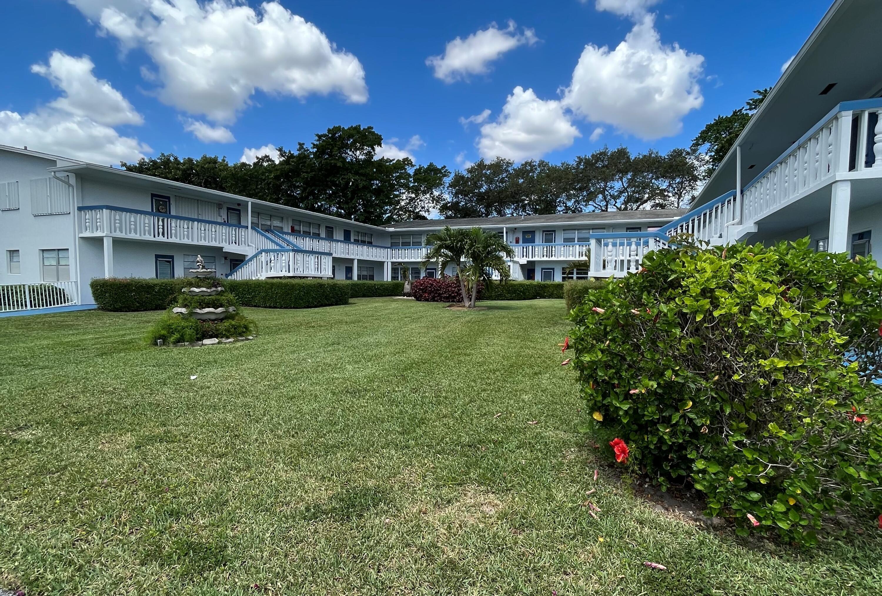 119 E Westbury #119