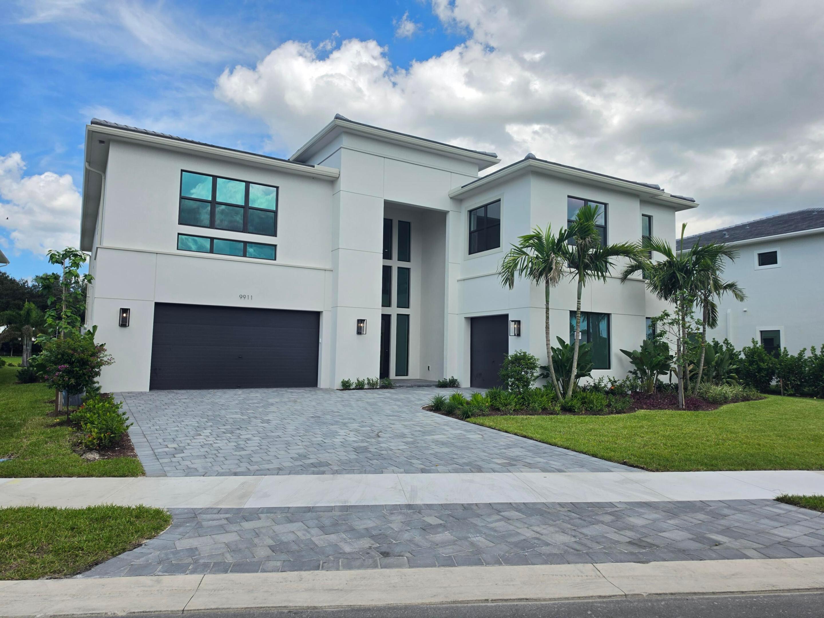 9911 Meravita Ave
