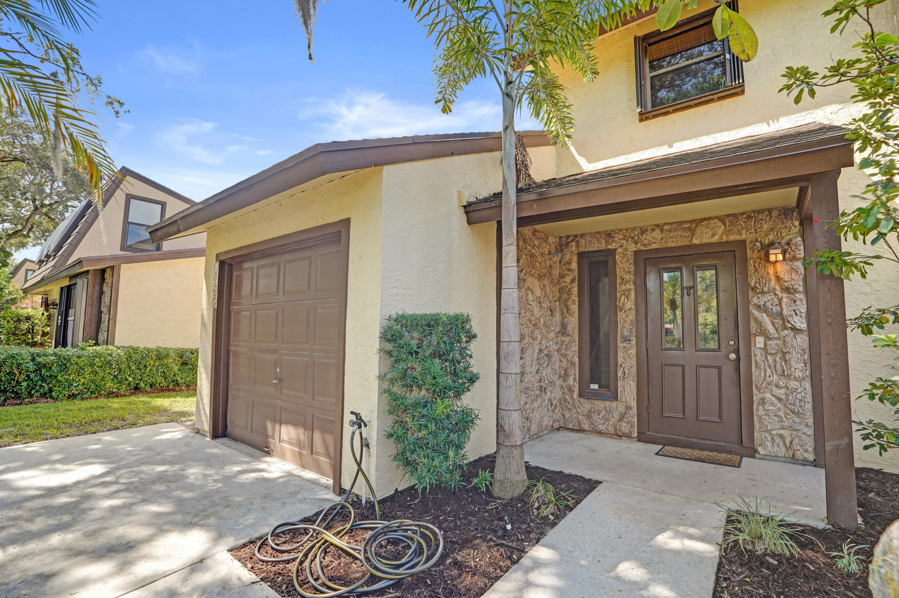 1065 Raintree Ln