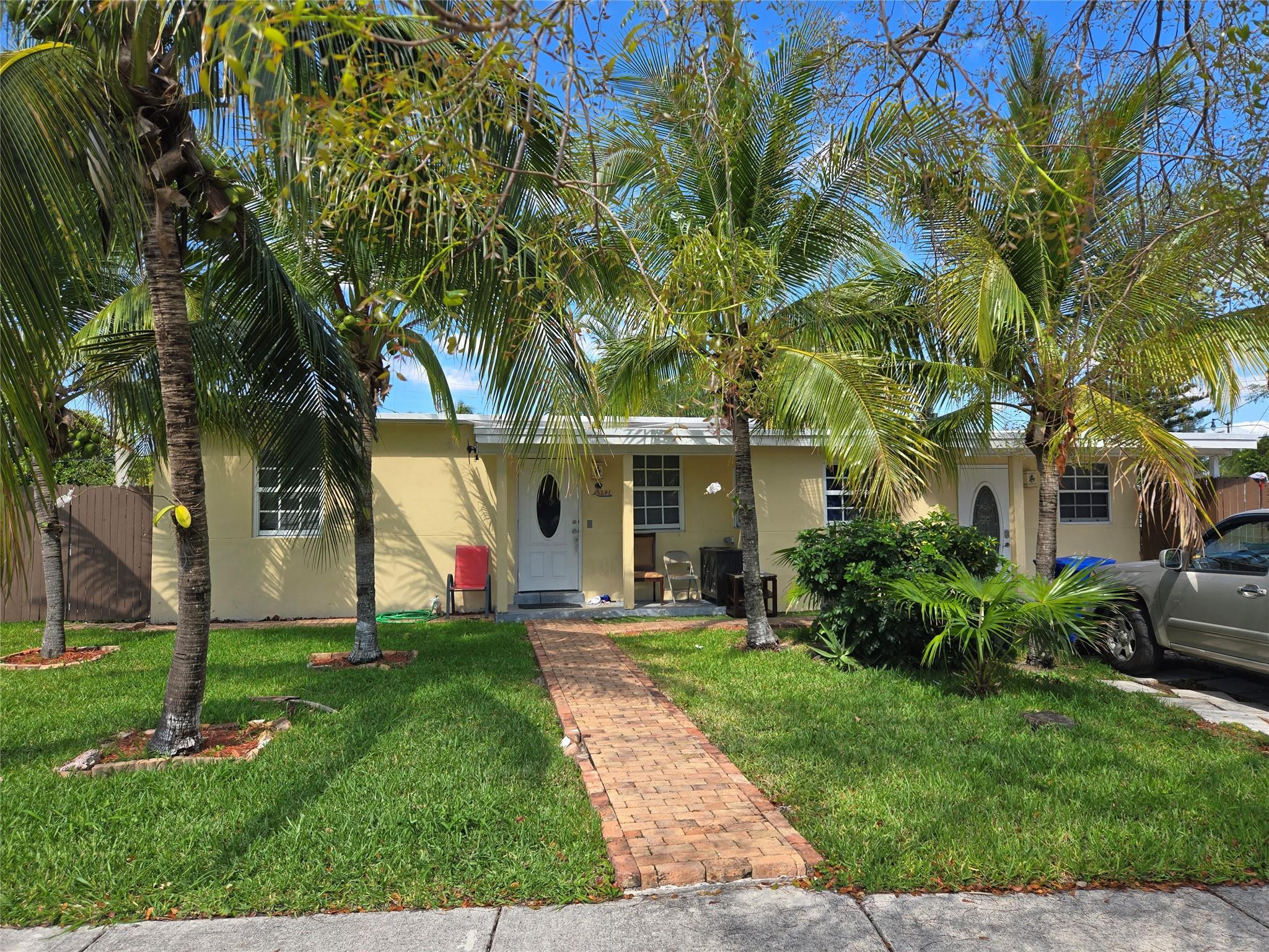 5241 NE 15th Ter