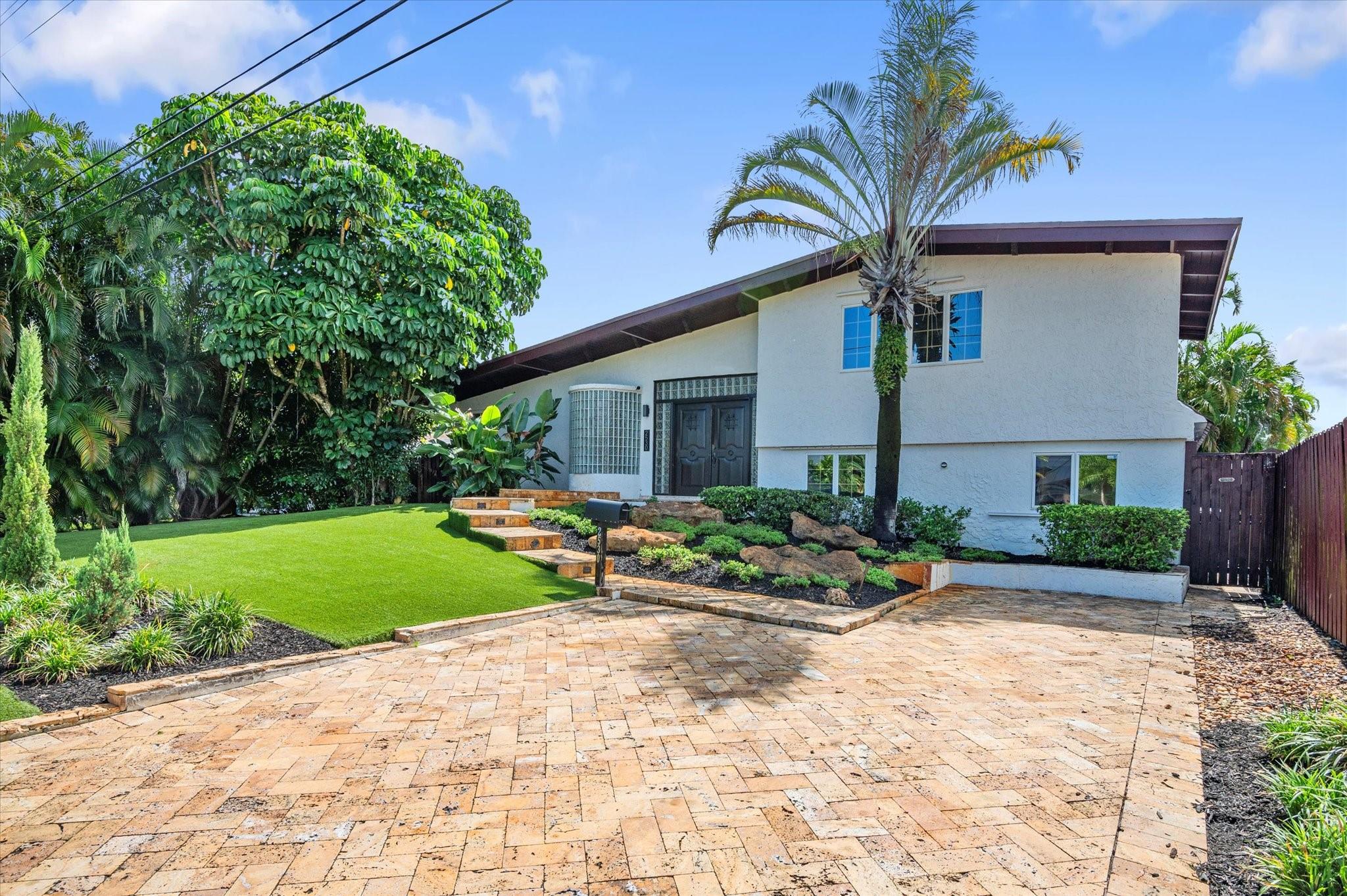 2530 Okeechobee Ln