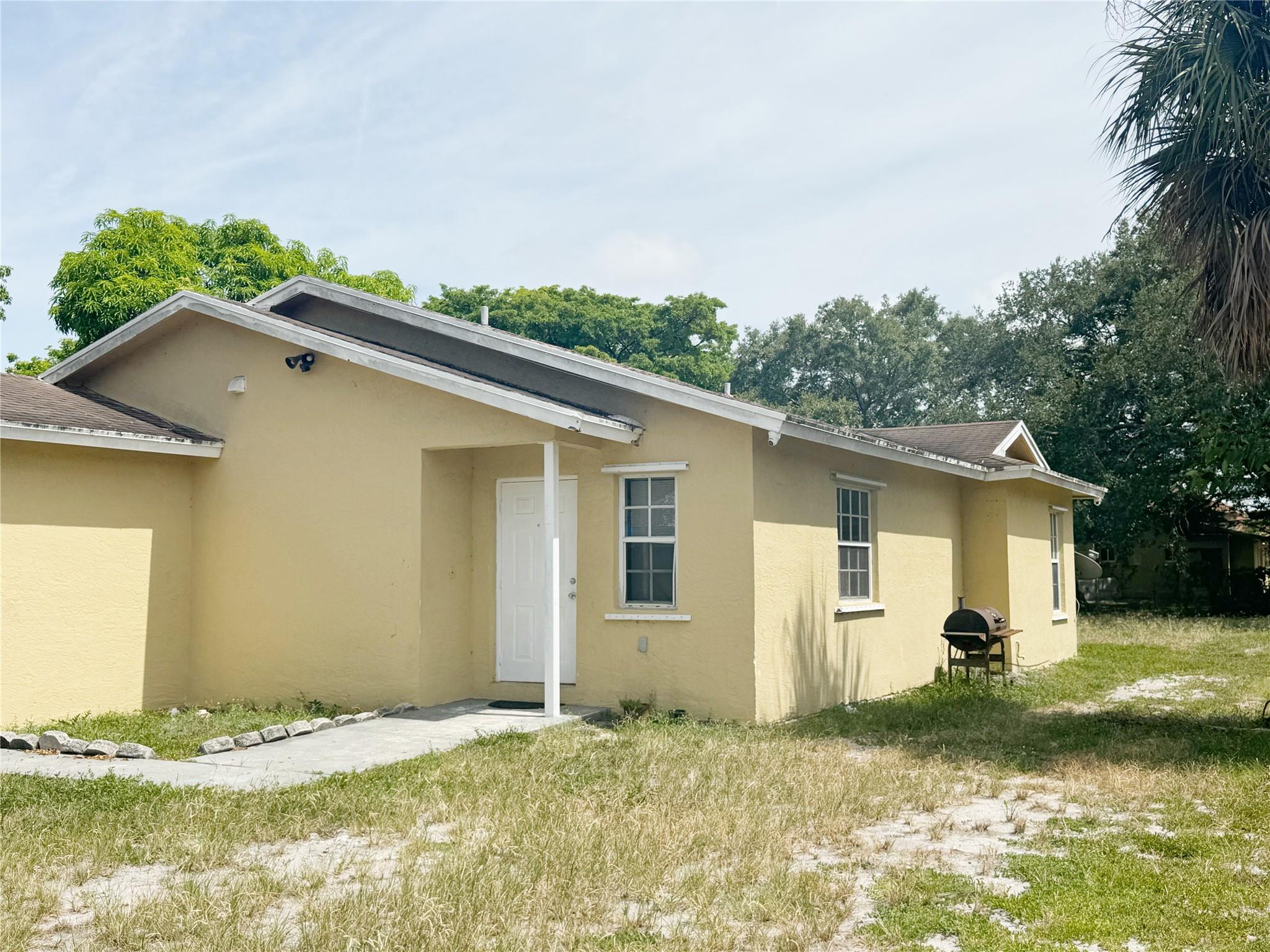 1136 NW 5th Ct
