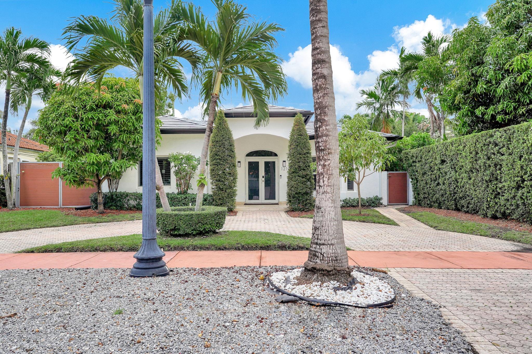 1210 Biarritz Dr