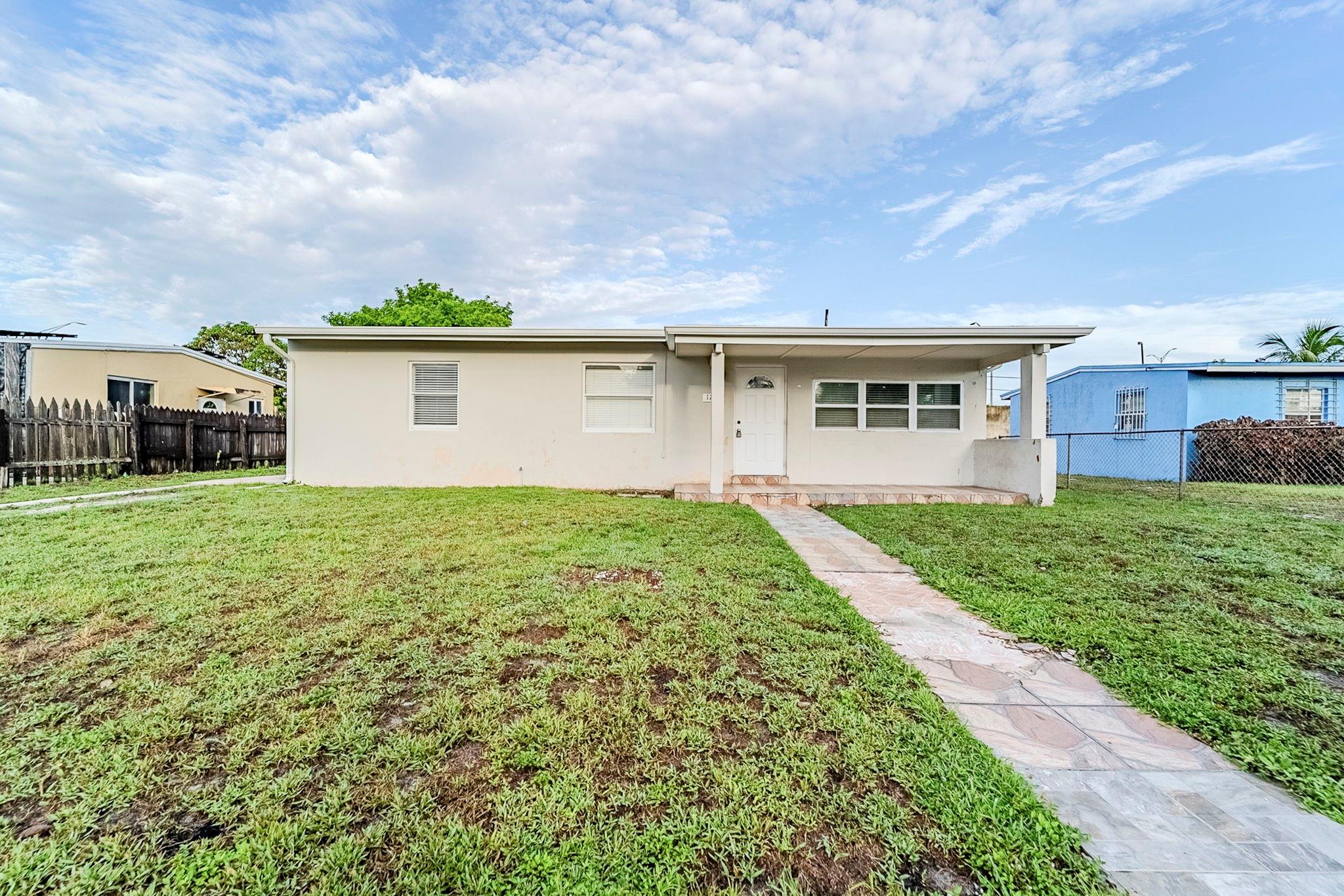1786 Lauderdale Manor Dr