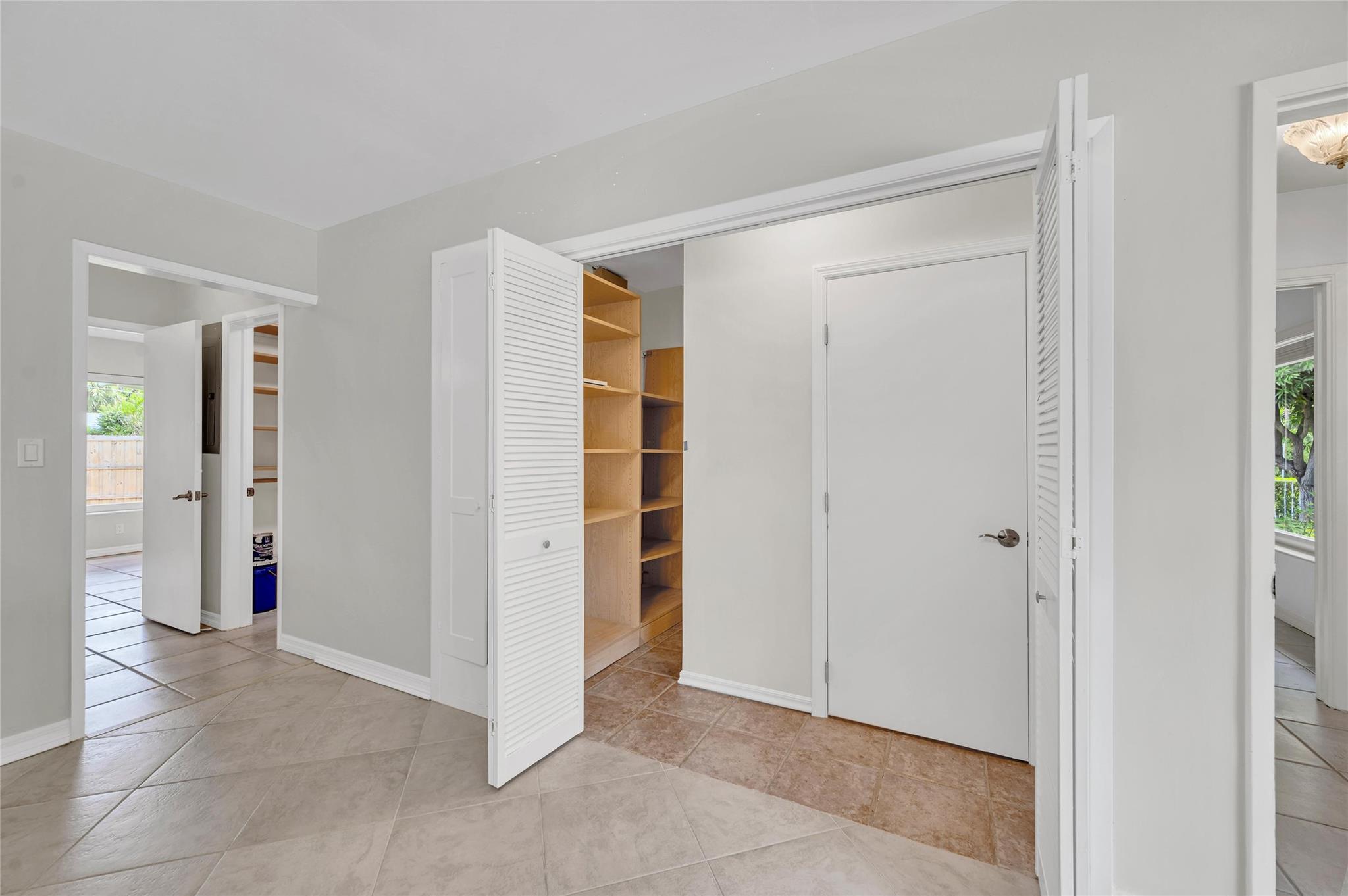 2100 Manatee Dr Fort Lauderdale, FL 33316