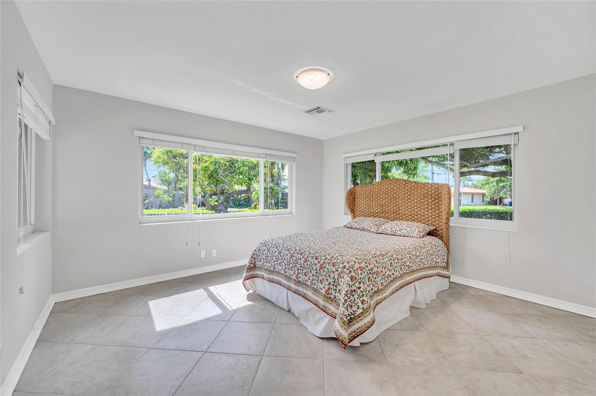 2100 Manatee Dr Fort Lauderdale, FL 33316