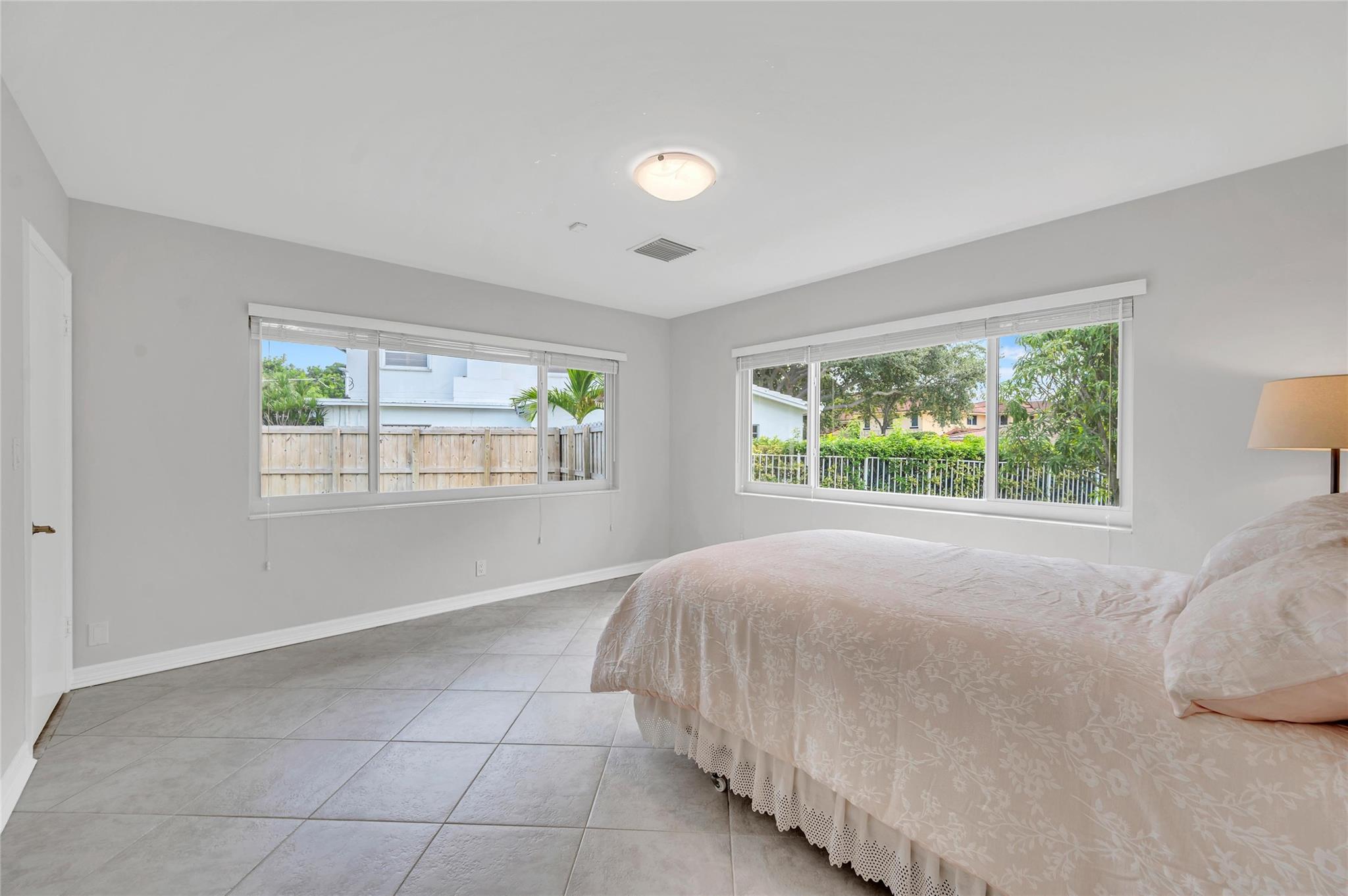 2100 Manatee Dr Fort Lauderdale, FL 33316