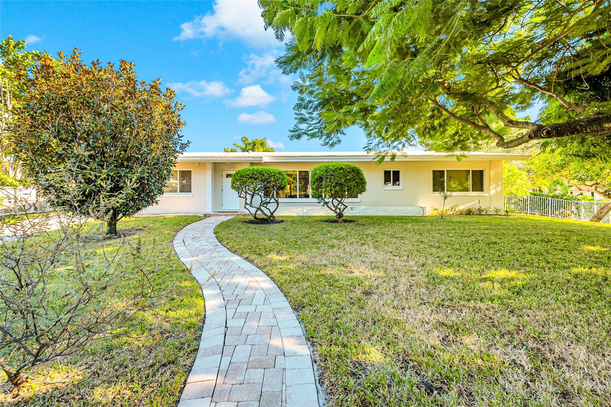 2100 Manatee Dr Fort Lauderdale, FL 33316